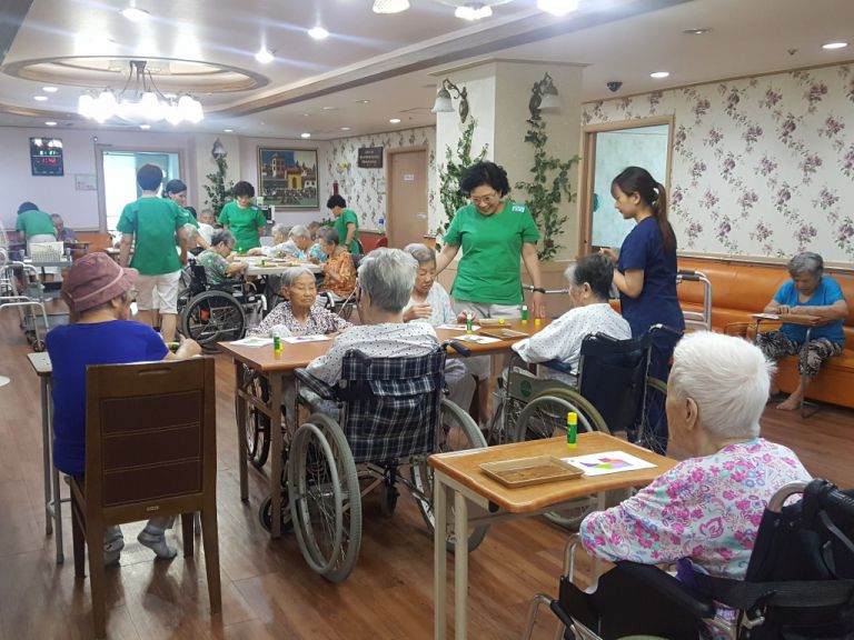 6월21일 색종이 조각 붙이기