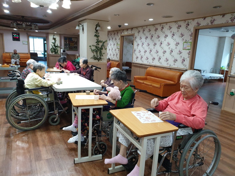 10월24일 단풍잎 물감 찍기