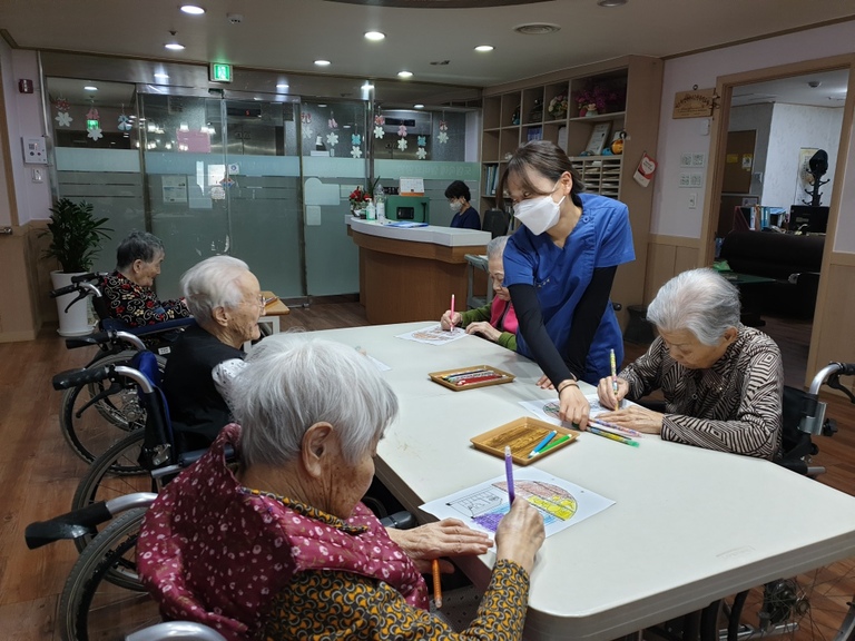 11월23일 초가집 색칠하기