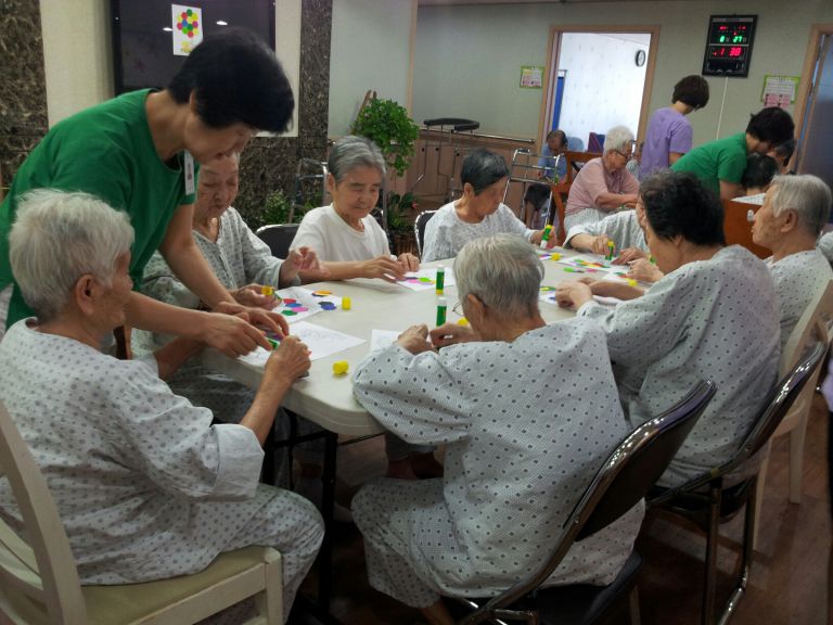 8월27일 벌집꾸미기