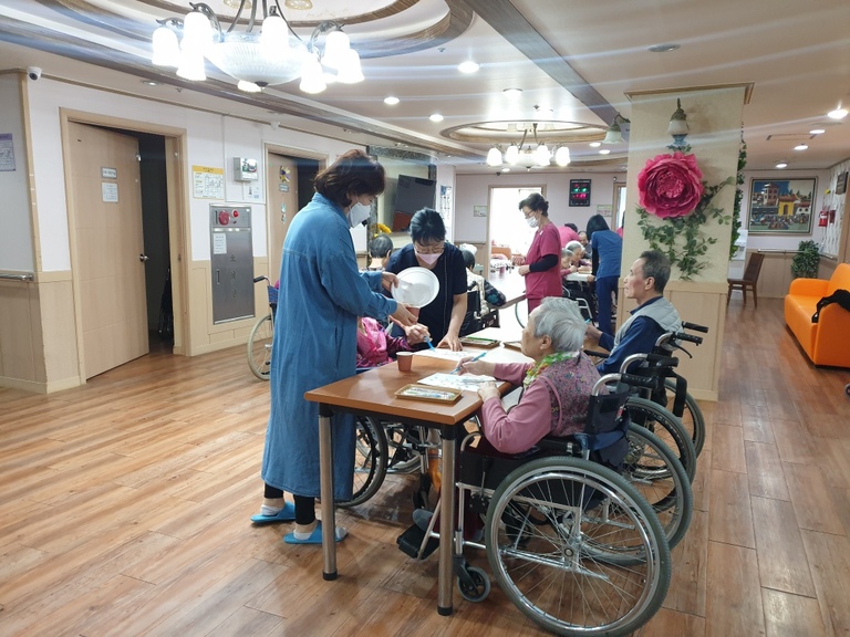 4월 8일 꽃나무 만들기(인지기능)