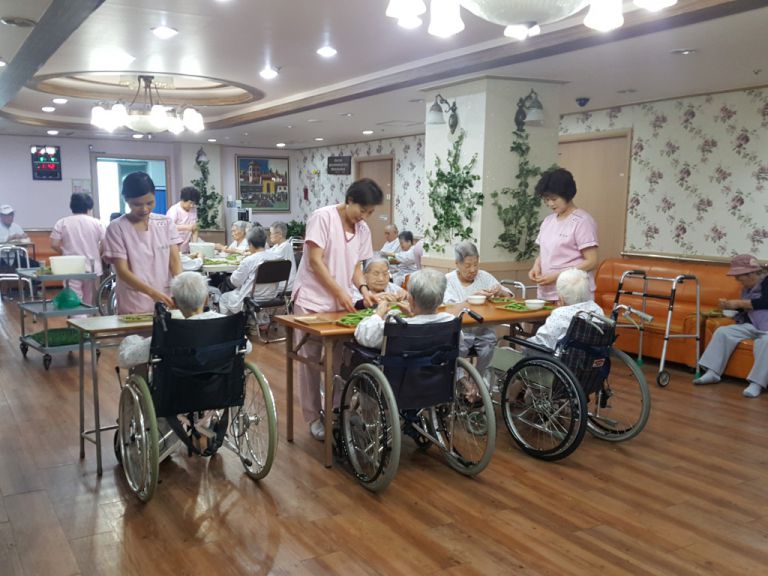 5월4일 완두콩 까기