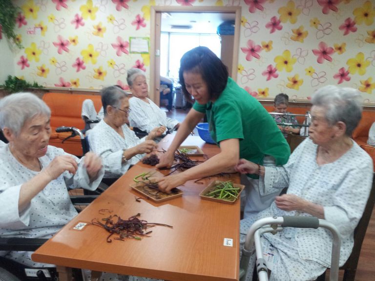 7월9일 고구마순 까기