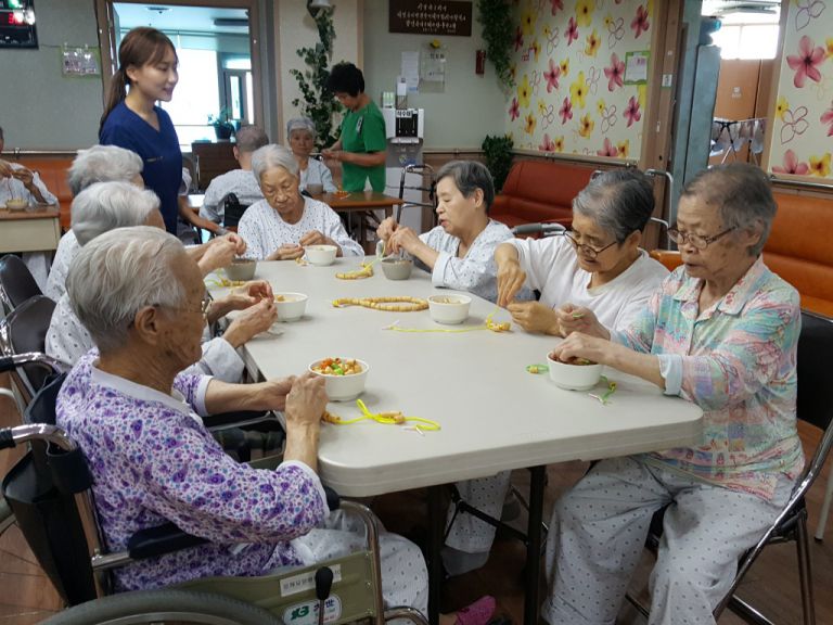 6월9일 과자목걸이 만들기