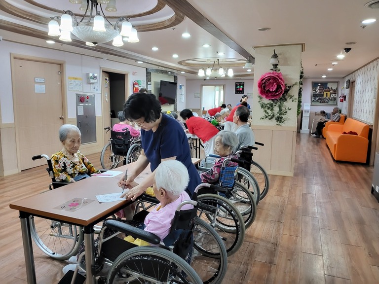 6월10일 무궁화 태극기 만들기(인지기능)