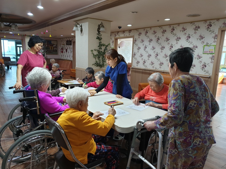 1월13일 팽이놀이 색칠하기