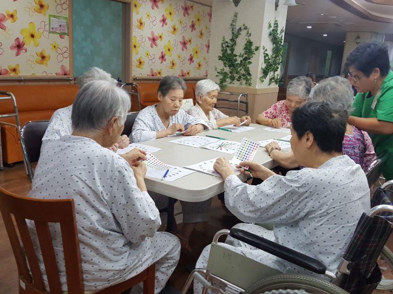 8월9일 공작새 꾸미기