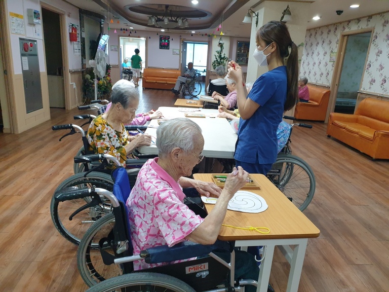 7월13일 부채 바느질 하기