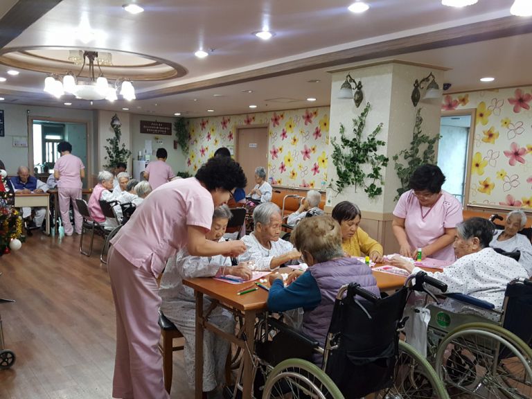 12월14일 산타할아버지 수염 붙이기