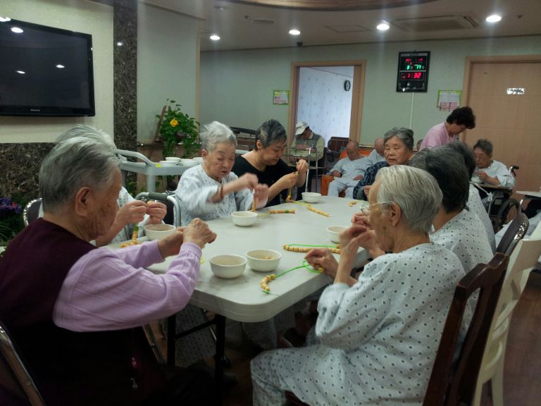 3월17일 과자목걸이 만들기