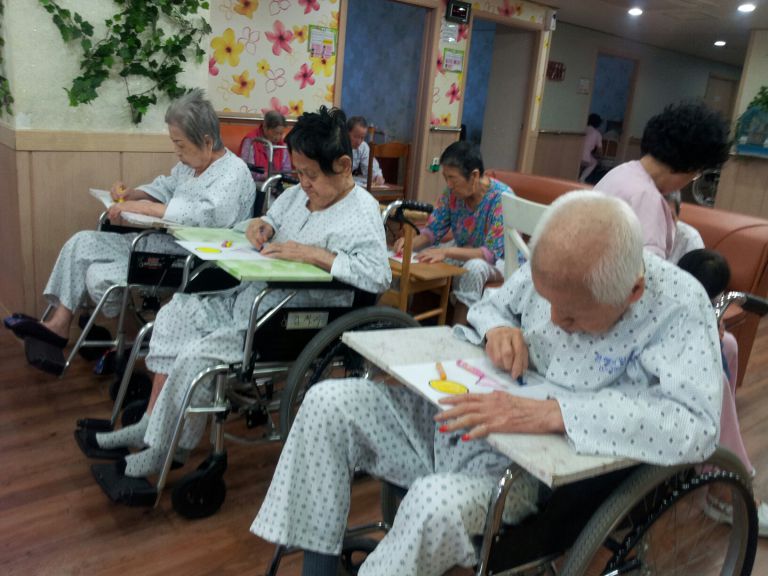 11월18일 도형따라 색칠하기