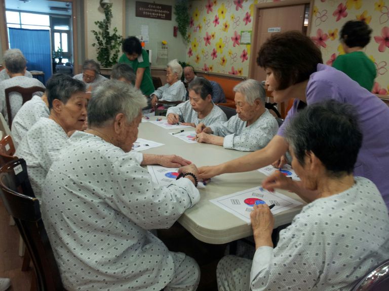 8월13일 태극기 색칠하기