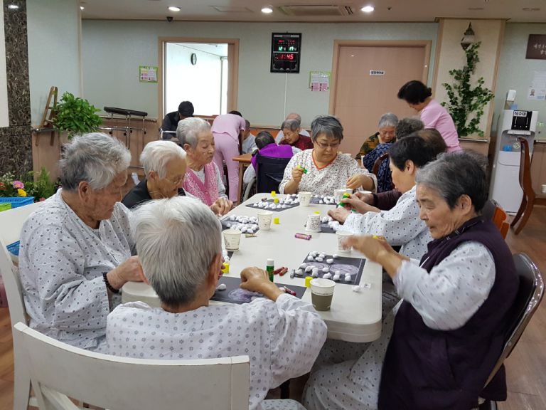 12월16일 눈송이 붙이기