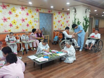 색종이 찢어붙이기