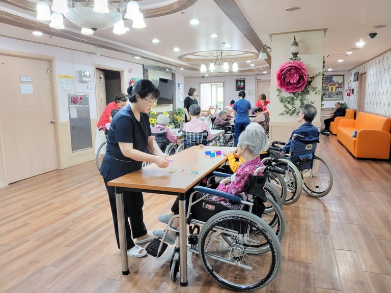 5월20일 꽃가마 만들기(인지기능)