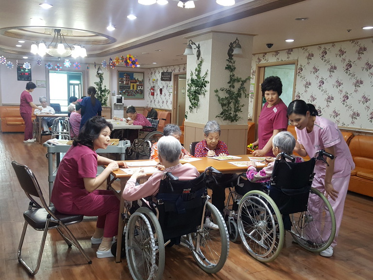 4월22일 돼지저금통 만들기