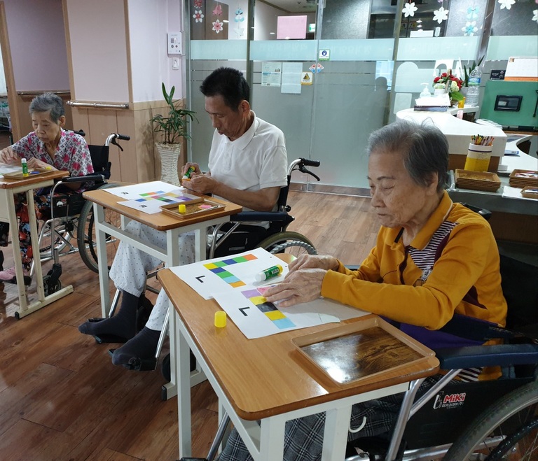 6월22일 색종이로 글자 만들기