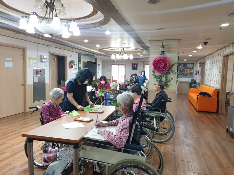 3월25일 꽃바구니 만들기(인지기능)