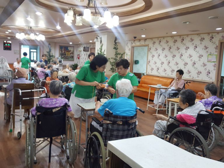 8월23일 과자목걸이 만들기