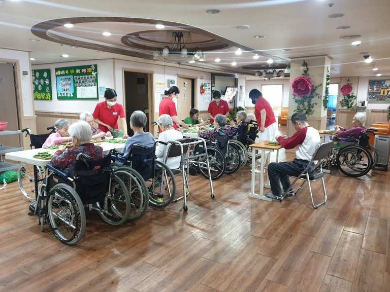 5월 26일 완두콩 까기