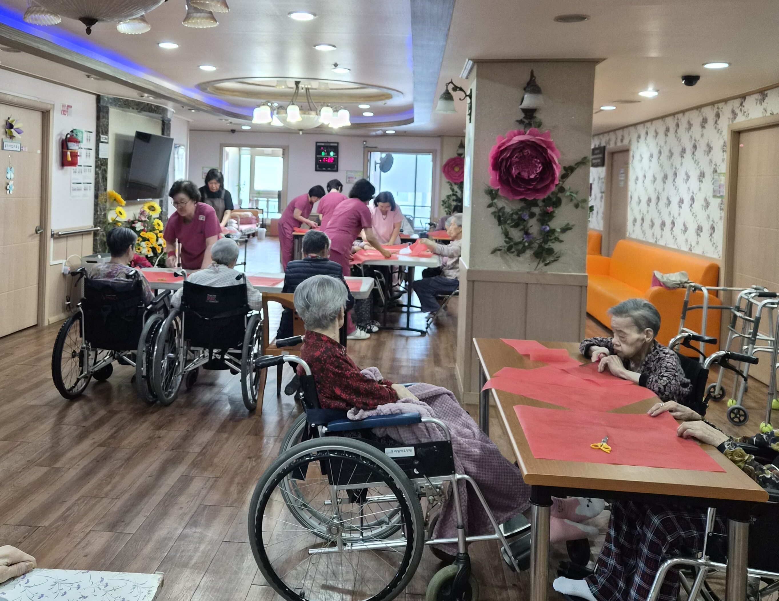 5월5일 카네이션 브로치 만들기(인지기능)